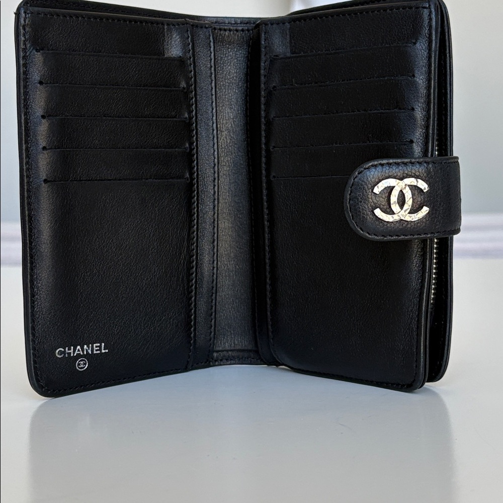 CHANEL Black Wallet with Silver Logo - Picture 3 of 11